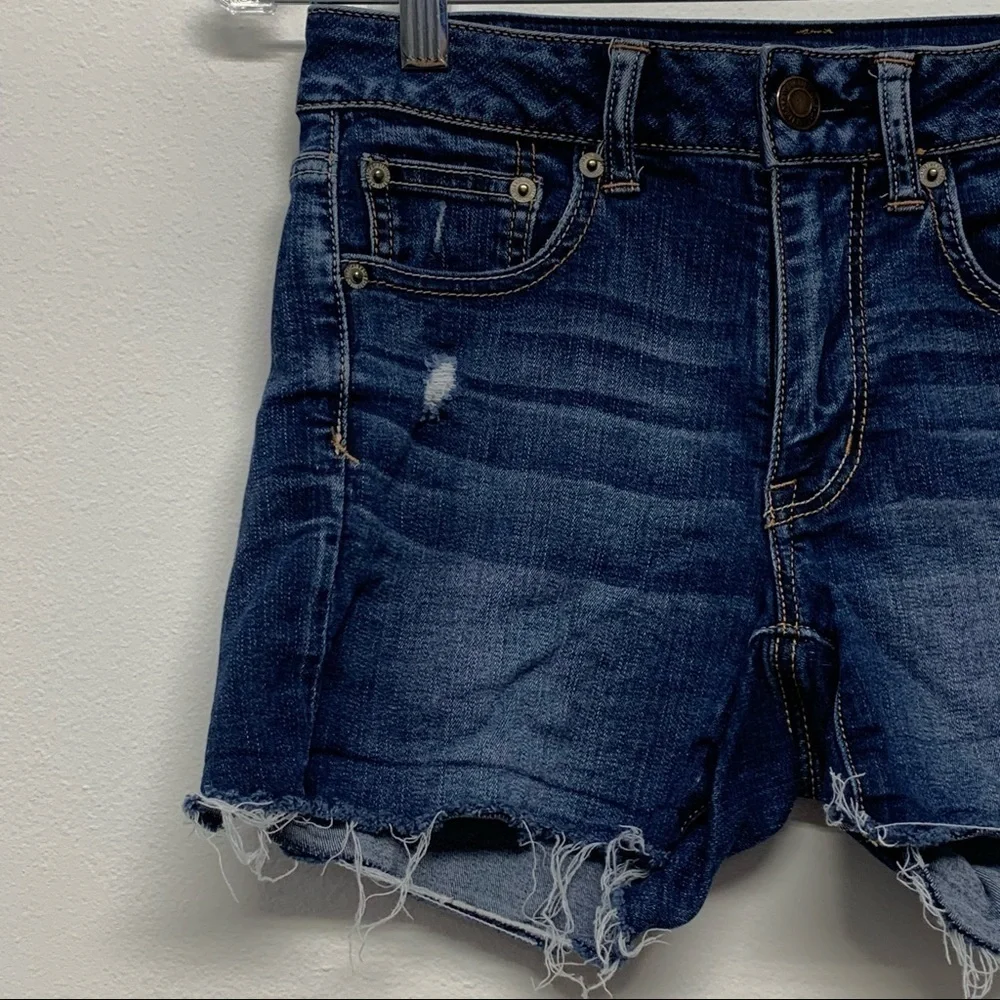 AMERICAN EAGLE Womens Size 2 Distressed SUPER STRETCH Jean Shorts